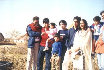 Aamir Khan with wife, kids and unit members
