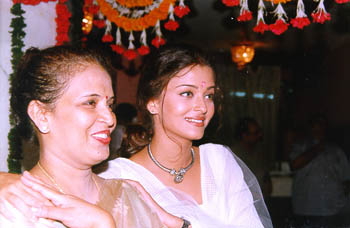 Aishwarya with mama Rai
