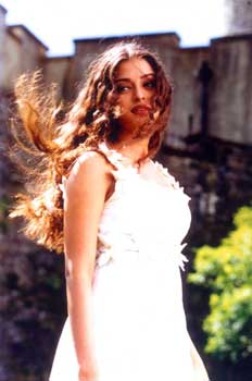 Aishwarya Rai in Kandukondain Kandukondain