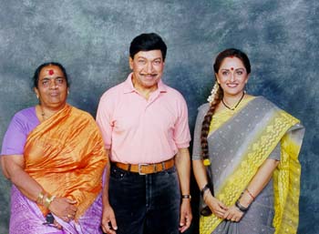 Dr Rajakumar with his wife Parvathamma and co-star, Jayapradha