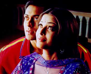 Aishwarya Rai and Salman Khan in Hum Dil De Chuke Sanam
