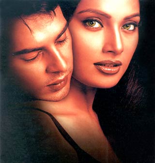 Dino Morea and Bipasha Basu share chills aplenty in Raaz