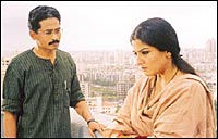 Atul Kulkarni and Raveena Tandon in Satta