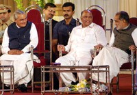 Vajpayee sitting with Pawar and former PM Chandra Shekhar