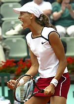 Clarisa Fernandez in action against Suarez